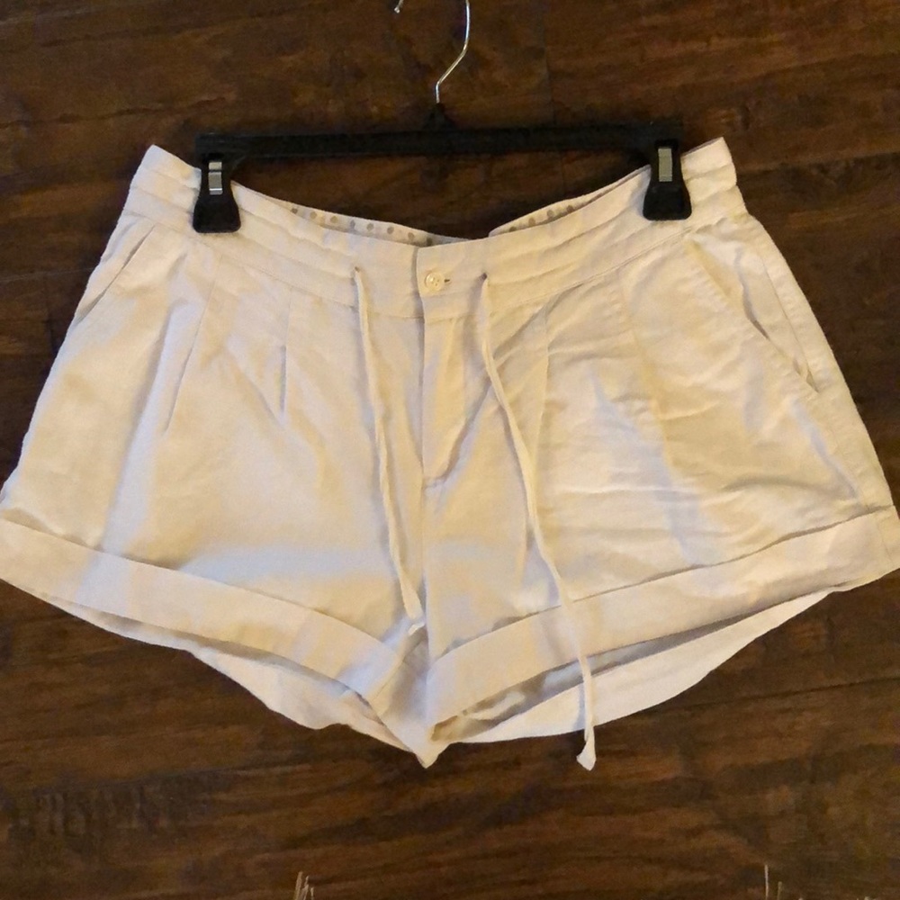 🍁Perry Ellis white Shorts